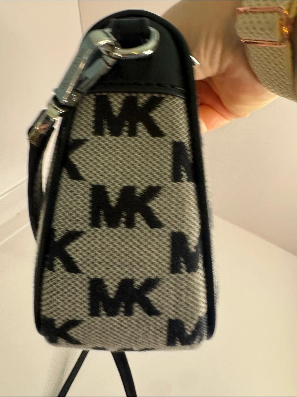 #338 Michael Kors Jet Set Signature Small Crossbody Bag